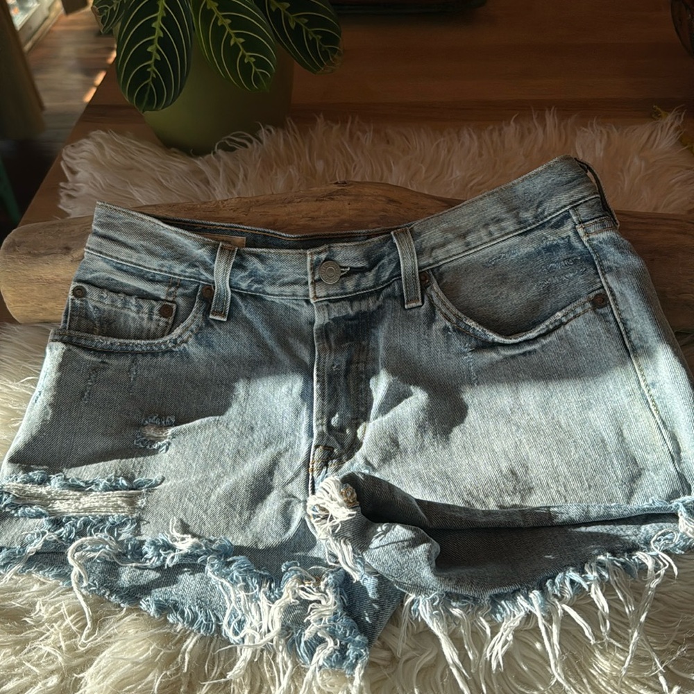 Perfectly distressed Levi shorts